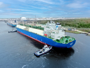 The Seri Everest at Energy Transfer&#x27;s Nederland Terminal (Photo: Business Wire)