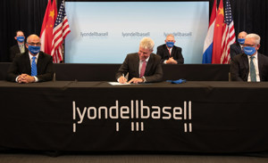 LyondellBasell&#x27;s Torkel Rhenman, Executive Vice President, Global Intermediates and Derivatives, signs an agreement with Sinopec to form a 50:50 joint venture (JV) in Houston, Texas
